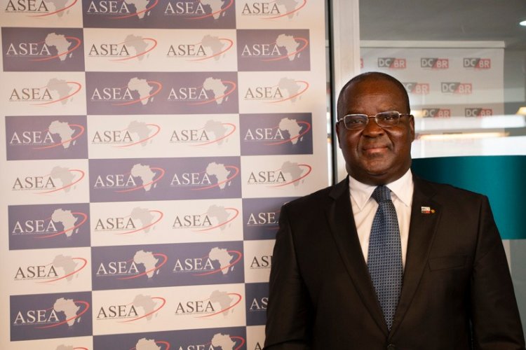 Afrique-Bourses-Reconduit pour 2 ans : Edoh Amenounve (Dg Brvm) « bande ses muscles »