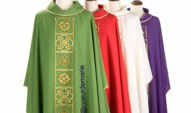 Monde-Eglise catholique : « Pourquoi à la messe, le prêtre est tantôt en vert, tantôt en violet…? »