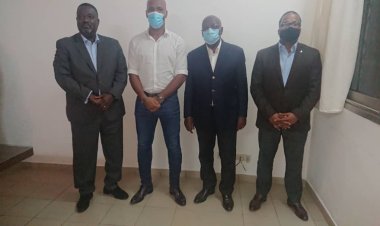 Côte d’Ivoire-Présidence de la Caf : le candidat Jacques Anouma reçu par Didier Drogba   