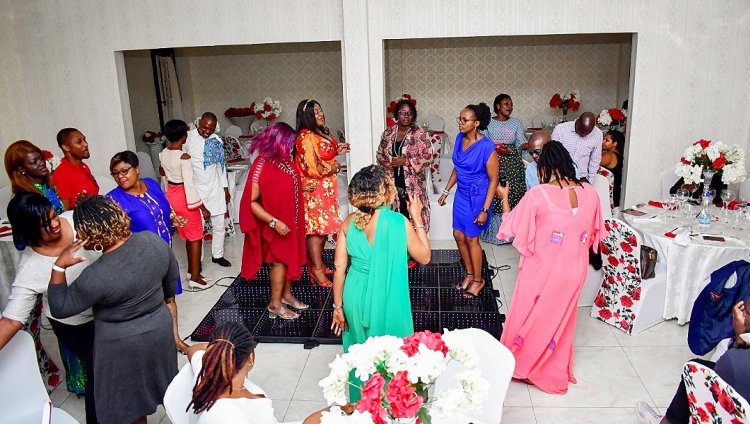 Côte d’Ivoire :  Saint Valentin, Monique Seka comble  les Amoureux !