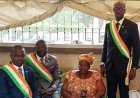 Côte d’Ivoire : un député célèbre sa mère, « vendeuse de banane braisée » au Plateau