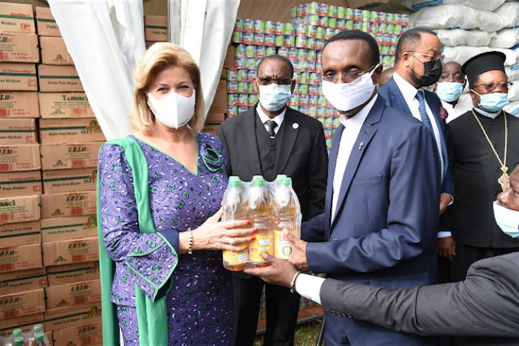 CI-Pâques 2021 : des vivres de 130 millions de Fcfa de Mme Ouattara aux chrétiens
