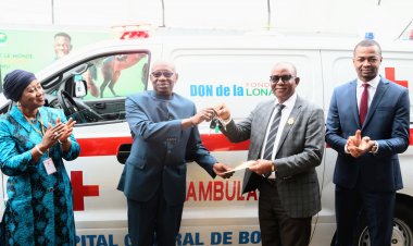 Côte d'Ivoire (Santé) : la LONACI offre 6 ambulances et 2 4X4 à des structures