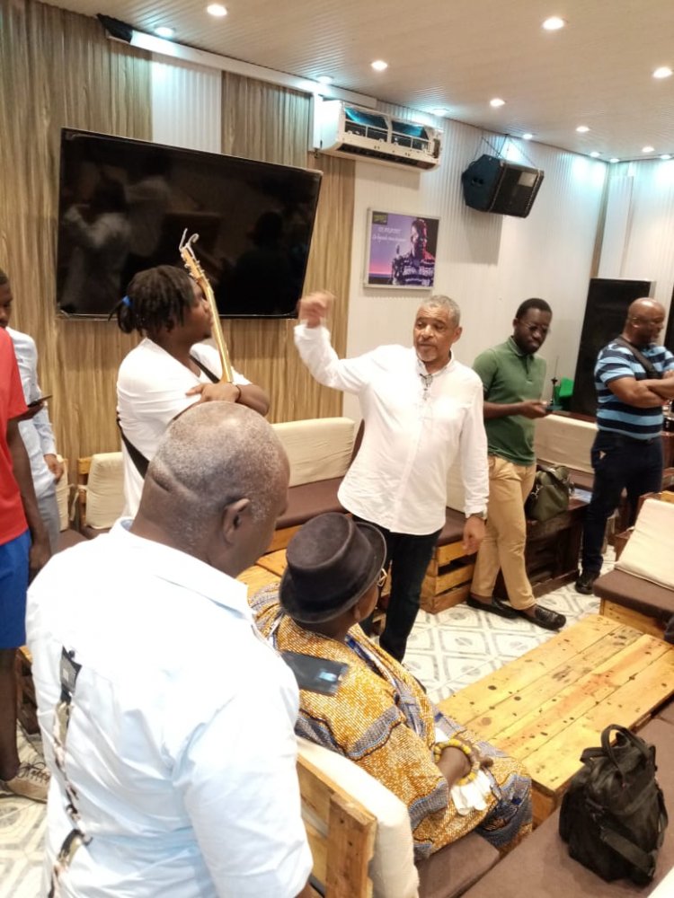 Côte d’Ivoire (Abidjan-Treichville) : la musique s'installe dans les cours communes !   
