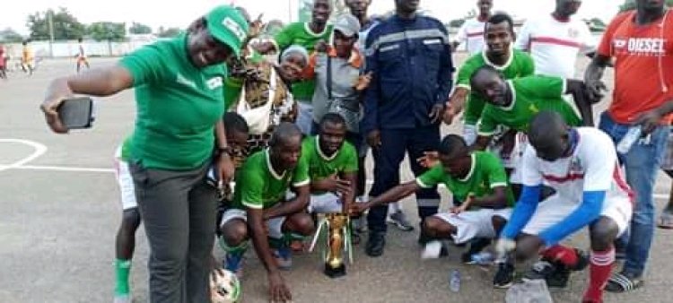Côte d’Ivoire (Protection civile) : Anne Ouloto reçoit l’hommage des pompiers civils