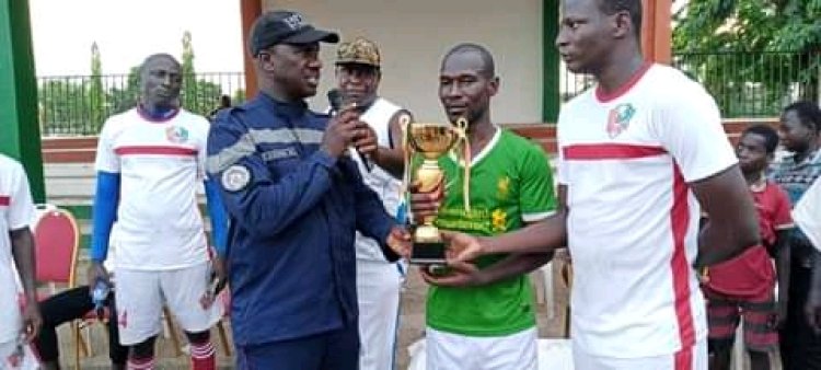 Côte d’Ivoire (Protection civile) : Anne Ouloto reçoit l’hommage des pompiers civils