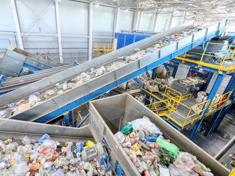 Côte d'Ivoire (Pollution) : la guerre déclarée à l’invasion plastique, depuis Abidjan