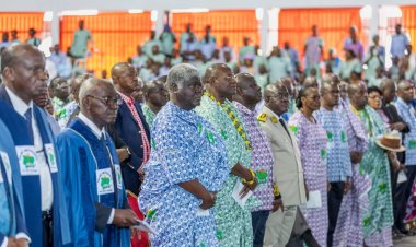 Côte d’Ivoire (Palais des sports) / Mambé (1er ministre) prie pour la paix !