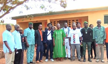 Côte d’Ivoire (Divo) / Zio Maka (écrivaine) offre un jardin botanique au Collège Sibertin-Blanc